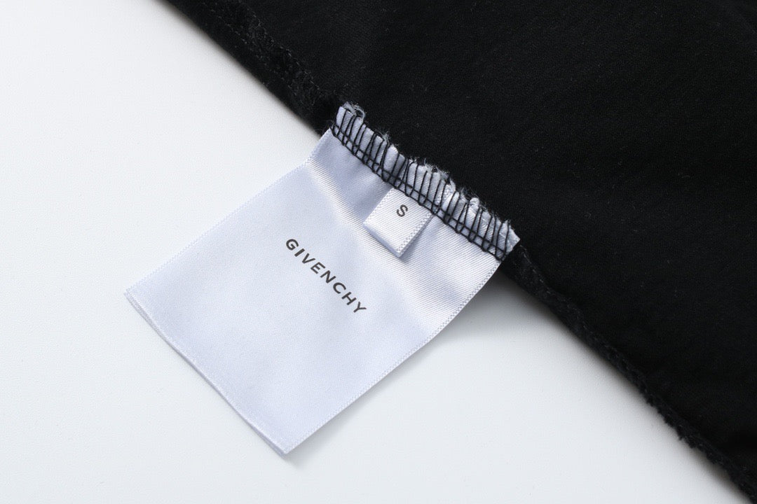 تي شيرت أبيض وأسود