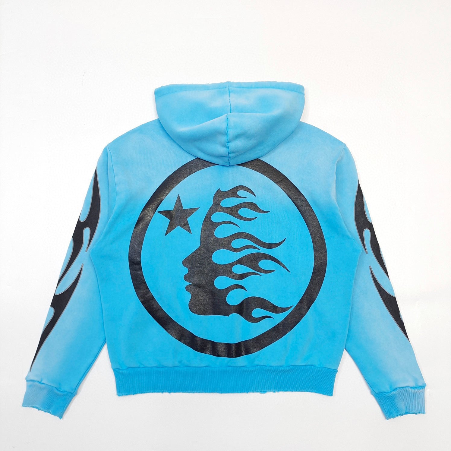 Himmelblauer Hoodie