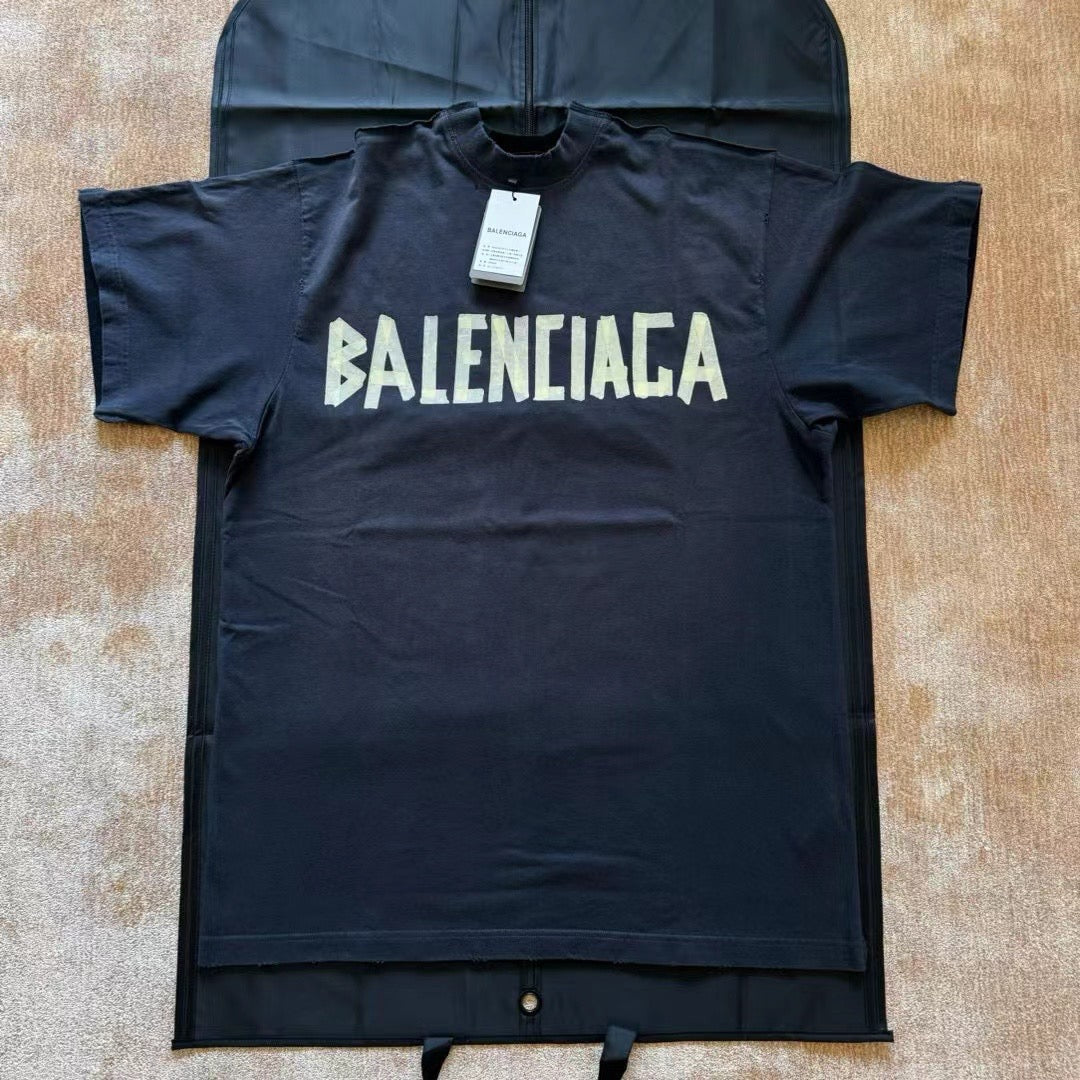 Black T-shirt - FashionHype.xyz