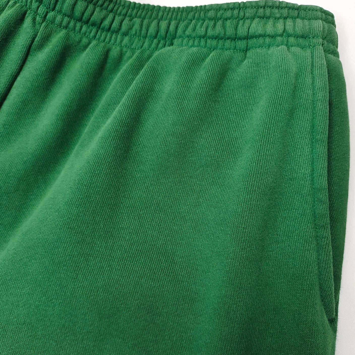 Grüne und rote Hose