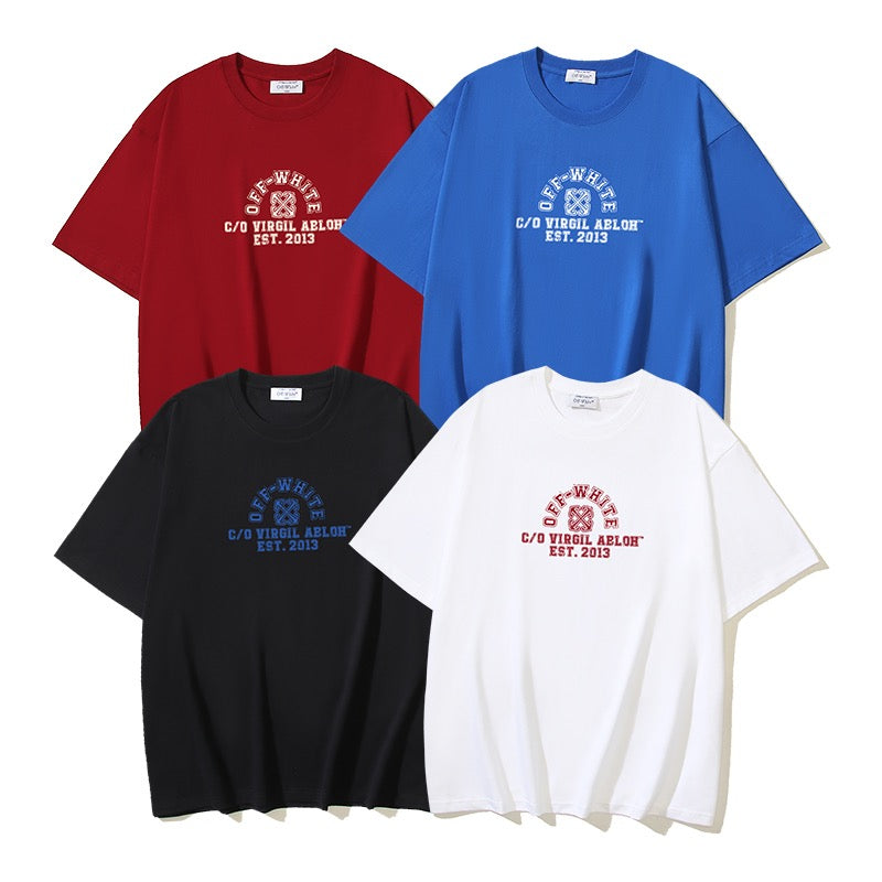 Rotes, schwarzes, blaues und weißes T-Shirt