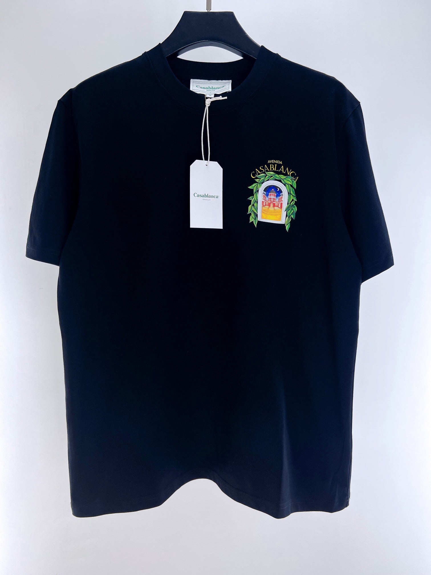 Schwarz-weißes T-Shirt