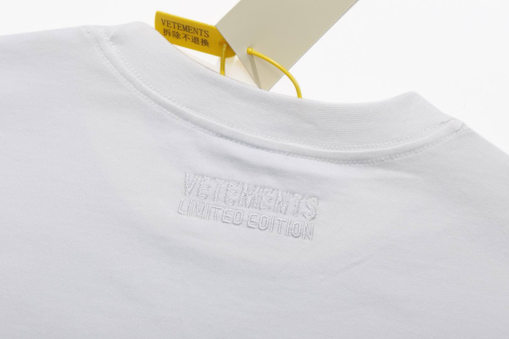 Weißes T-Shirt