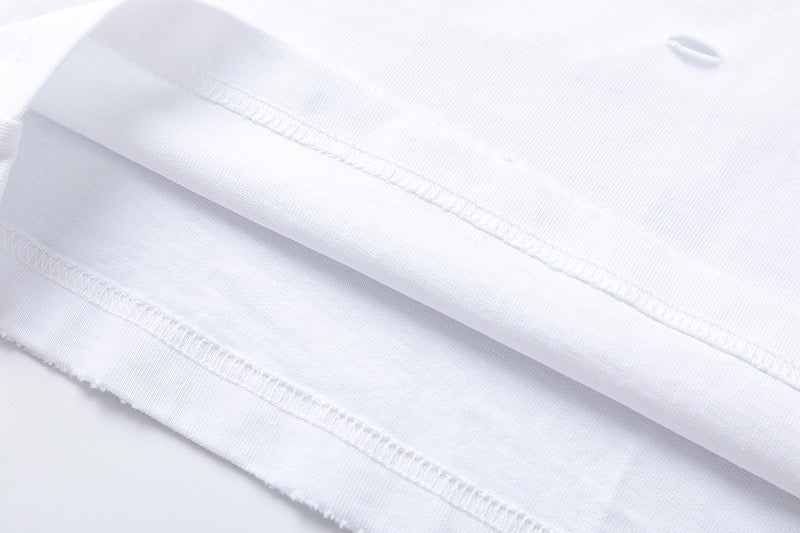 سويت شيرت باللونين الأبيض والأسود