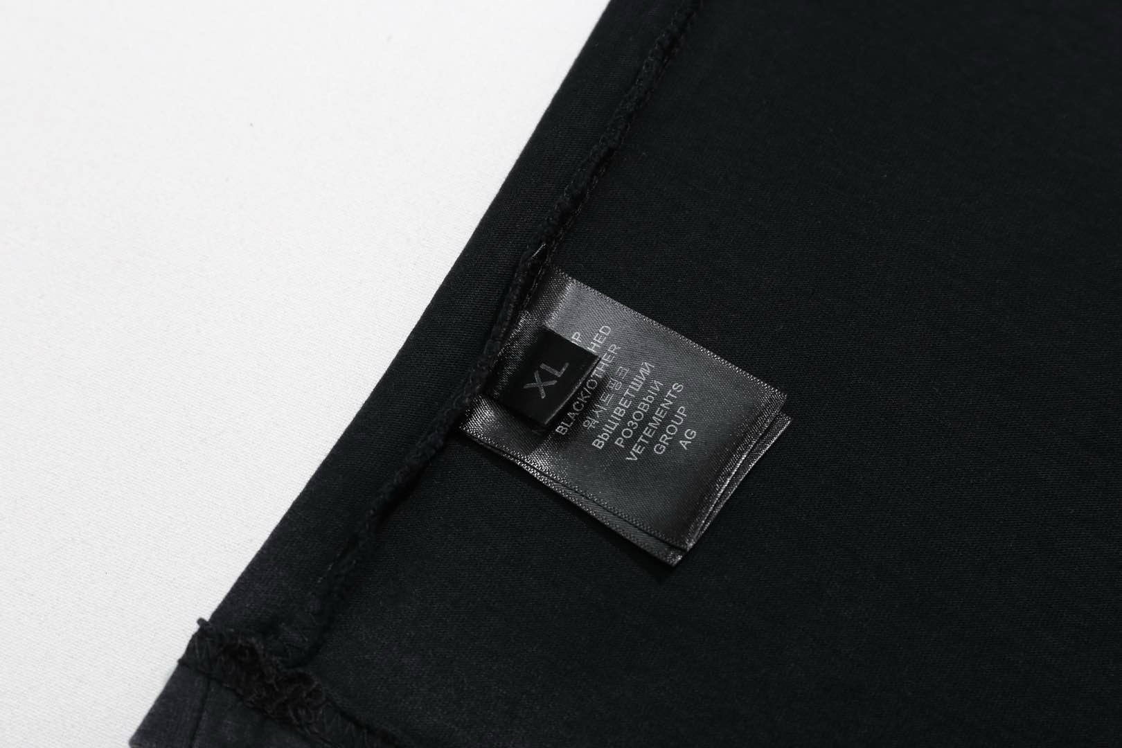 Schwarzes T-Shirt