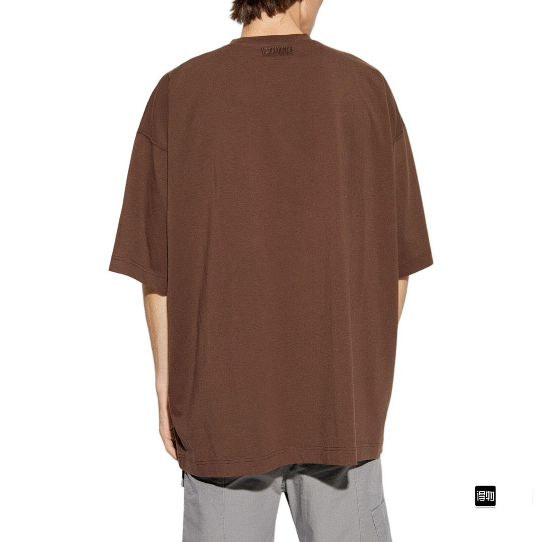 Braunes T-Shirt
