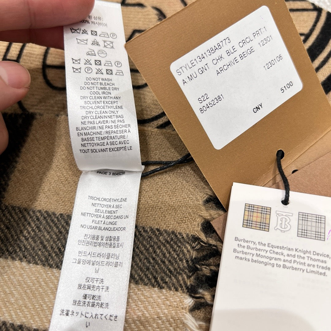 وشاح متعدد الألوان