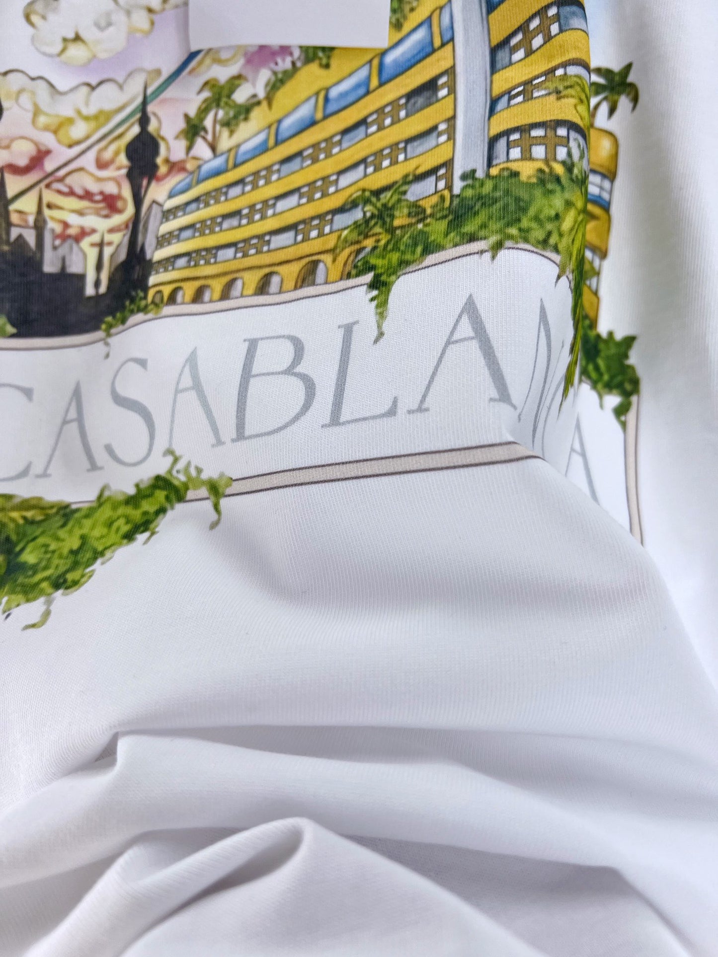 Camiseta azul y blanca