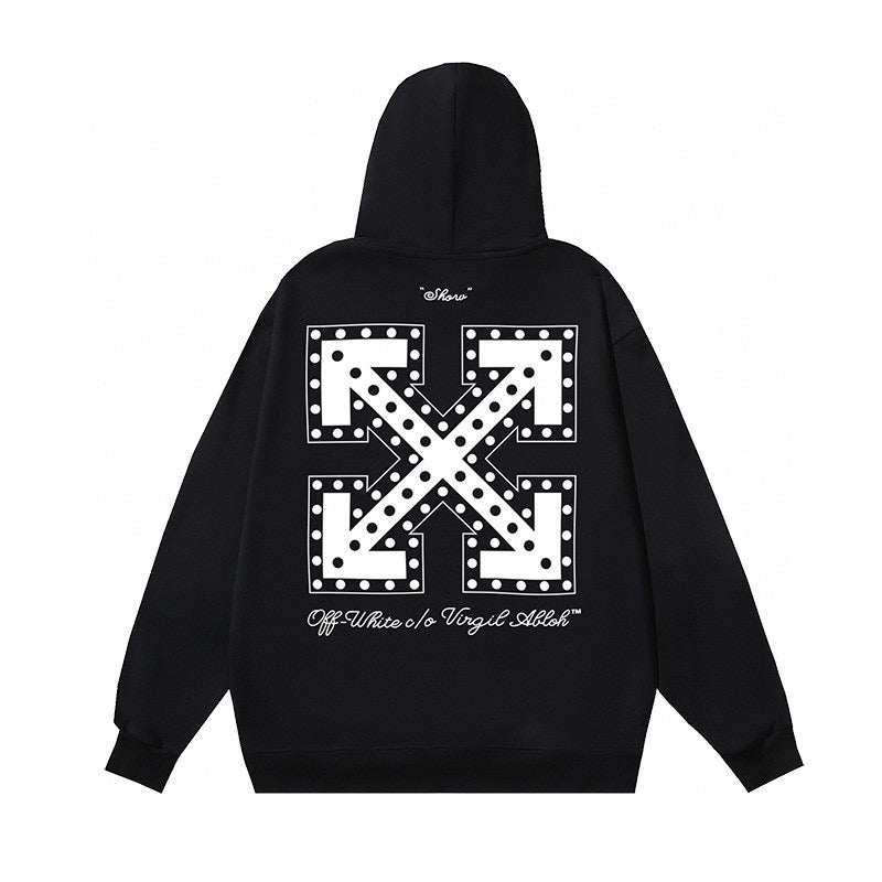 Schwarz-weißer Kapuzenpullover