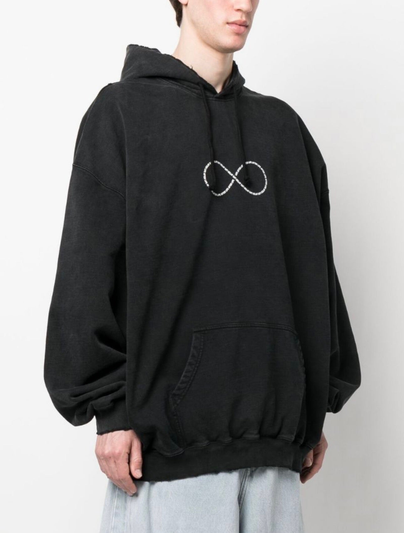 Schwarzer Hoodie