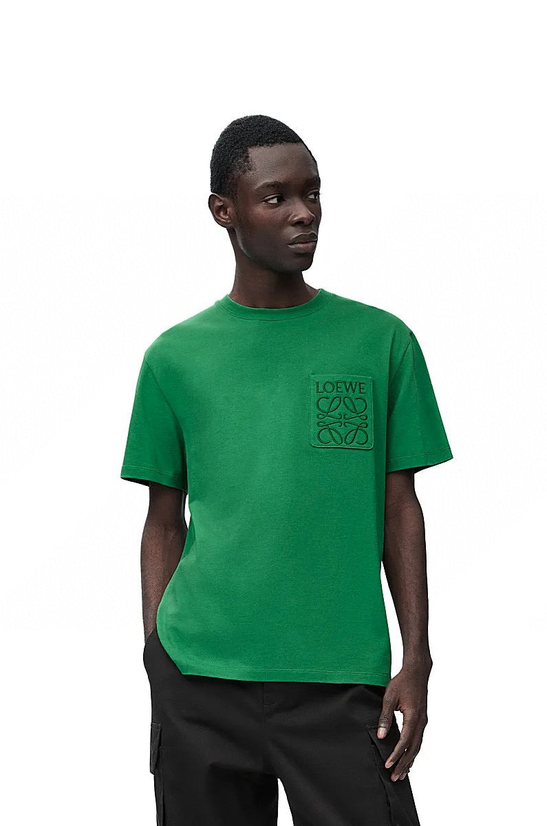 تي شيرت أبيض وأسود وأخضر