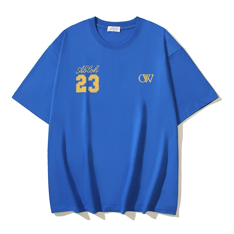 Blaues und schwarzes T-Shirt