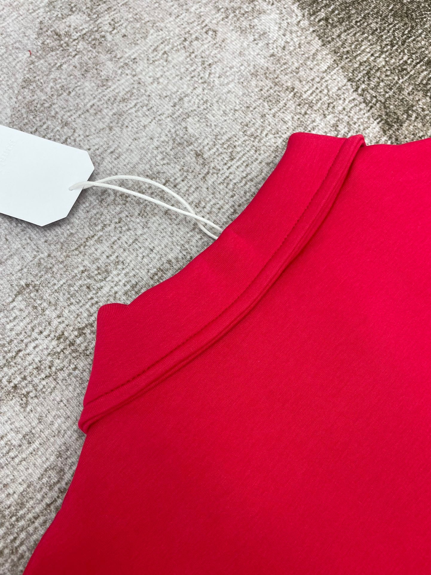 سترة حمراء وخضراء