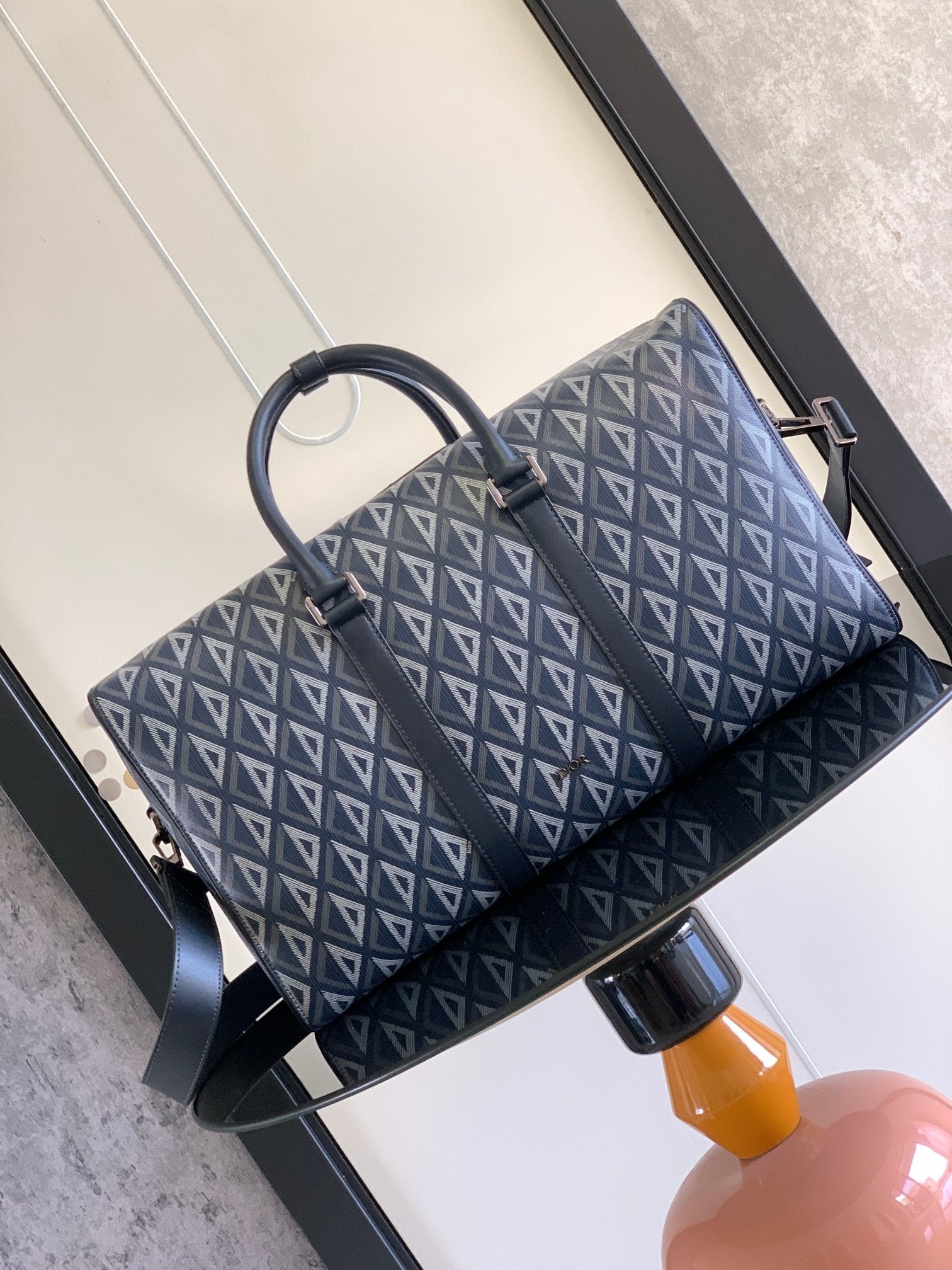 Dunkelblaue Tasche
