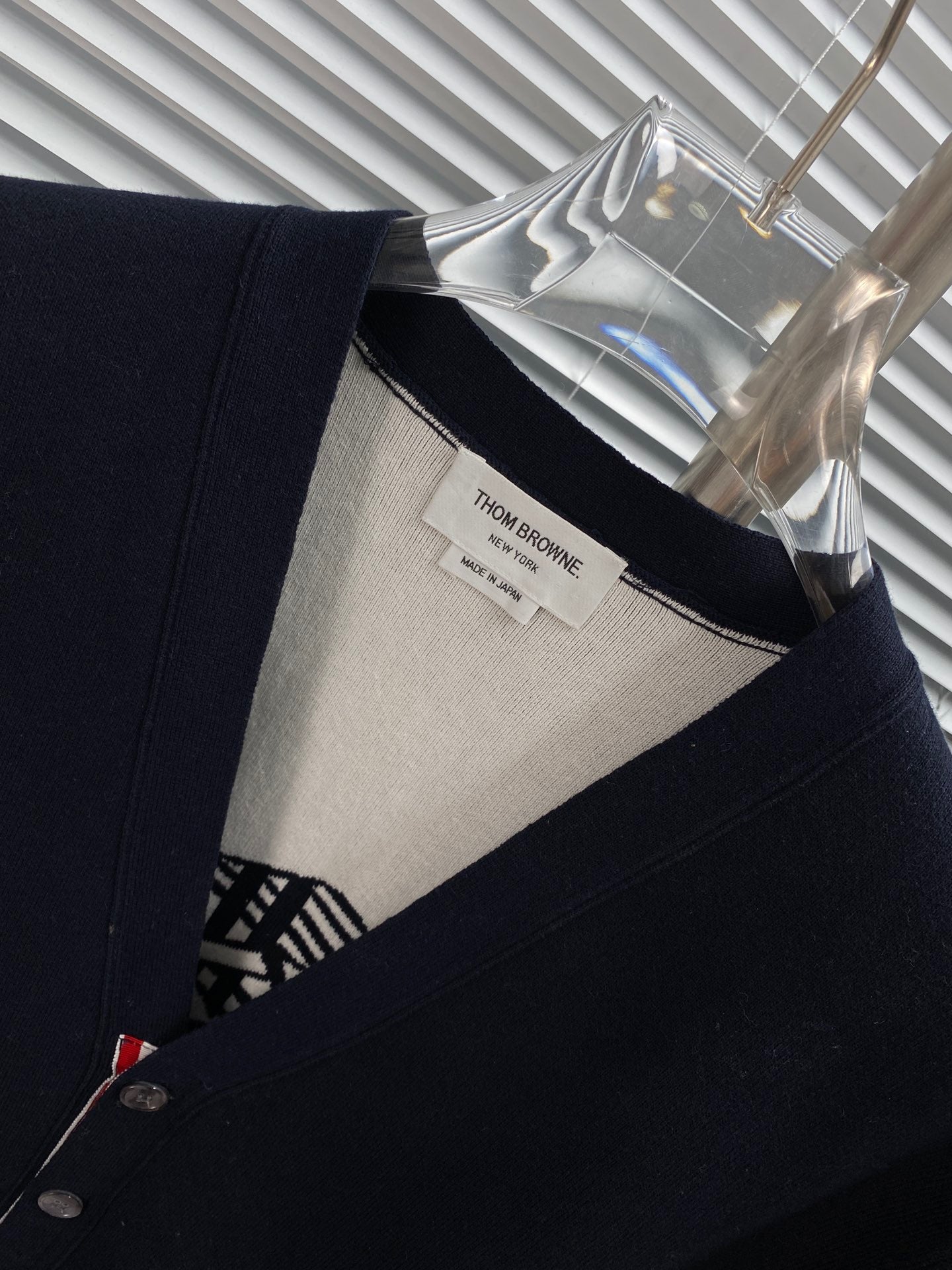 Blaue und graue Jacke