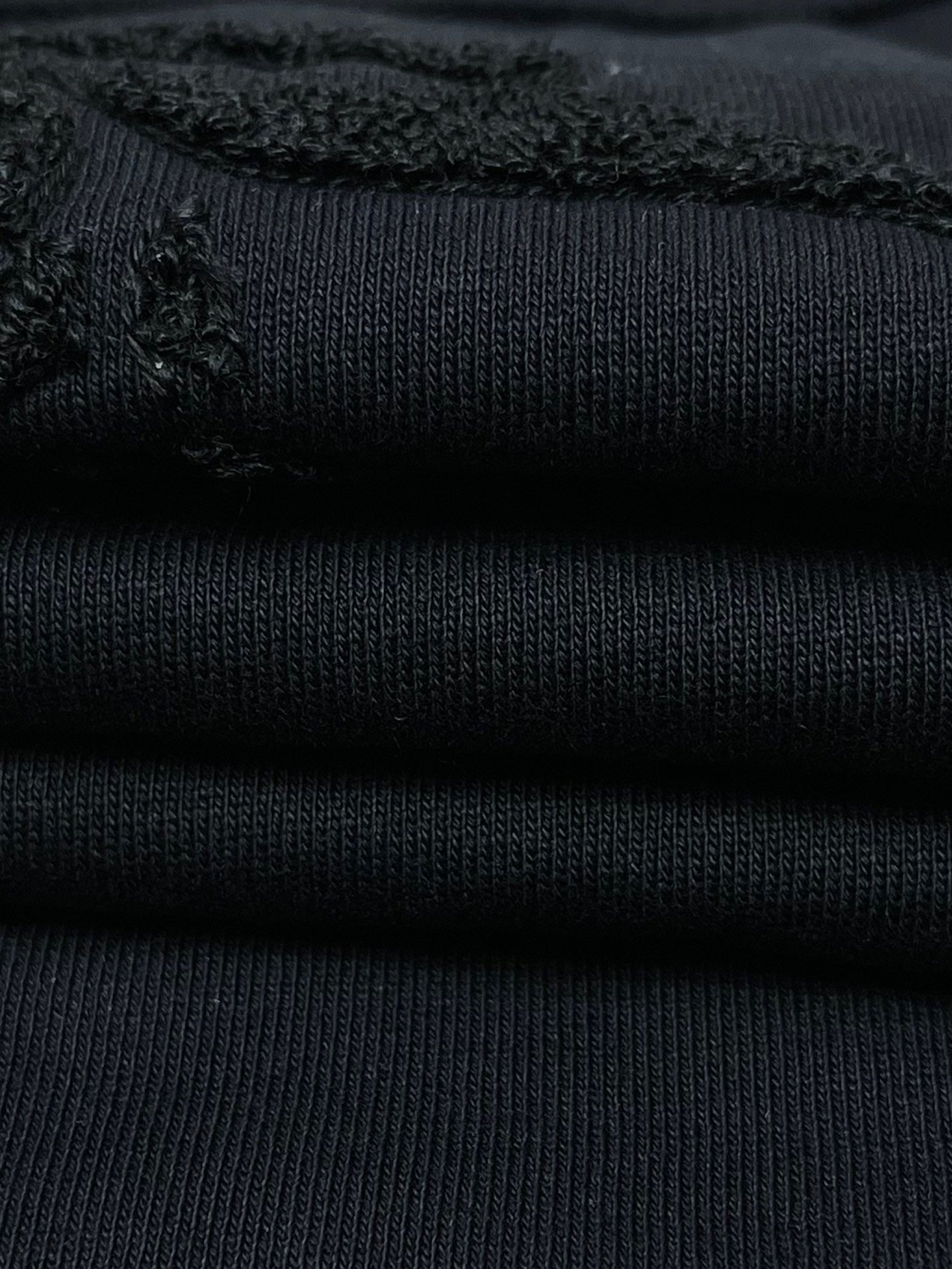 Sudadera en blanco y negro