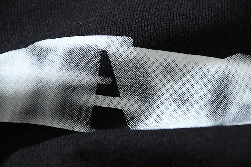Schwarzes Sweatshirt