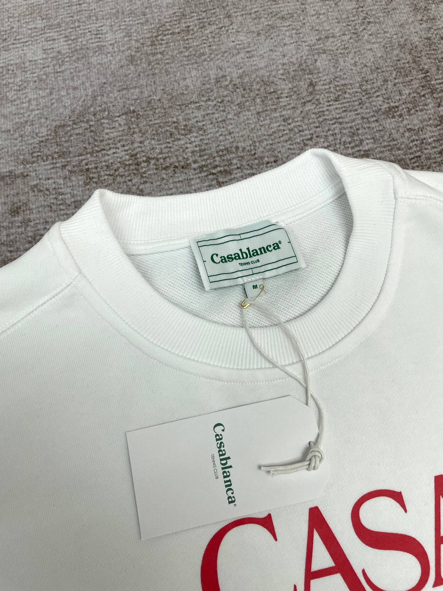 سويت شيرت أبيض وأسود