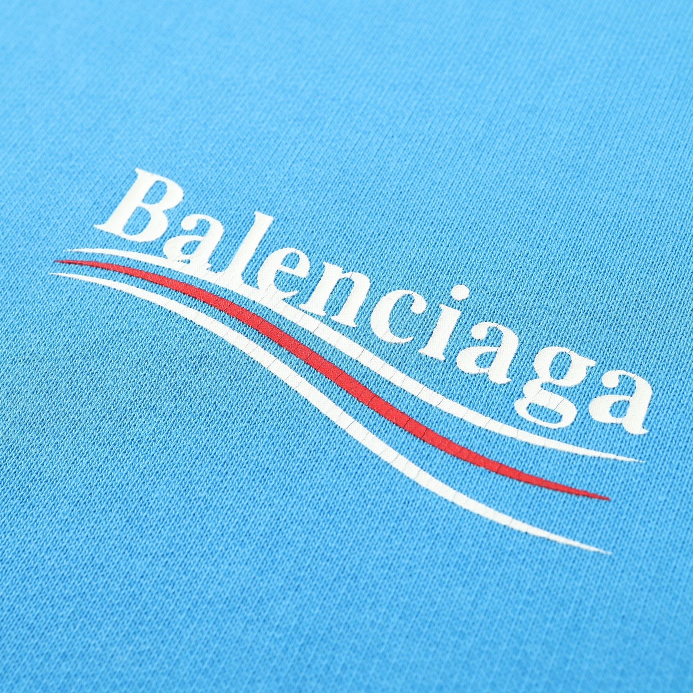 Himmelblauer und khakifarbener Hoodie
