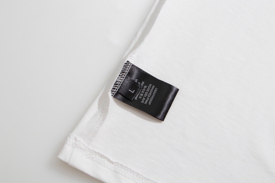 Schwarz-weißes T-Shirt