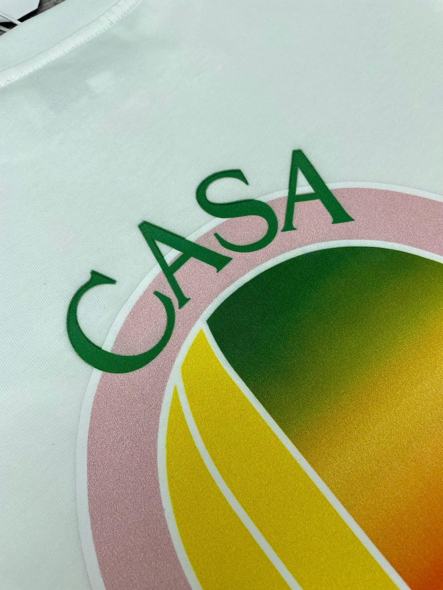 تي شيرت أبيض وأسود