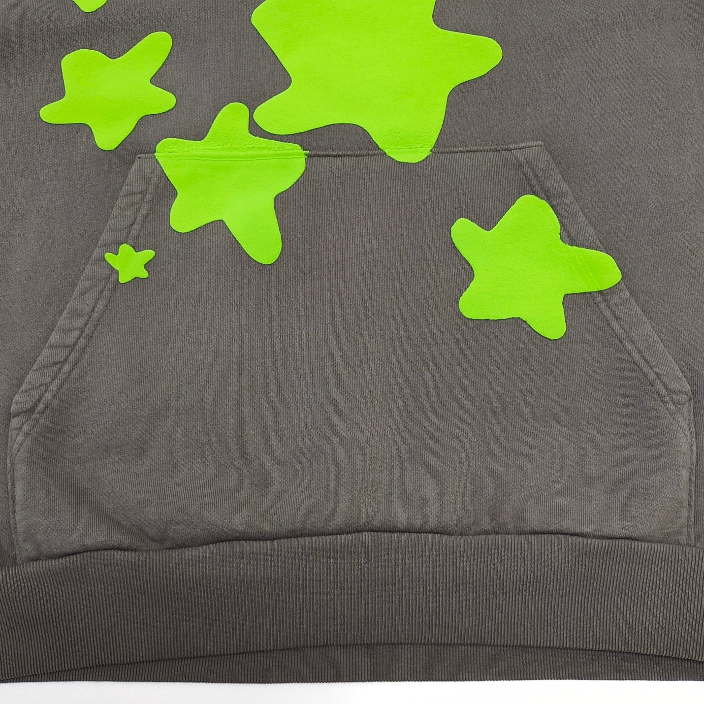 Dunkelgrauer Hoodie