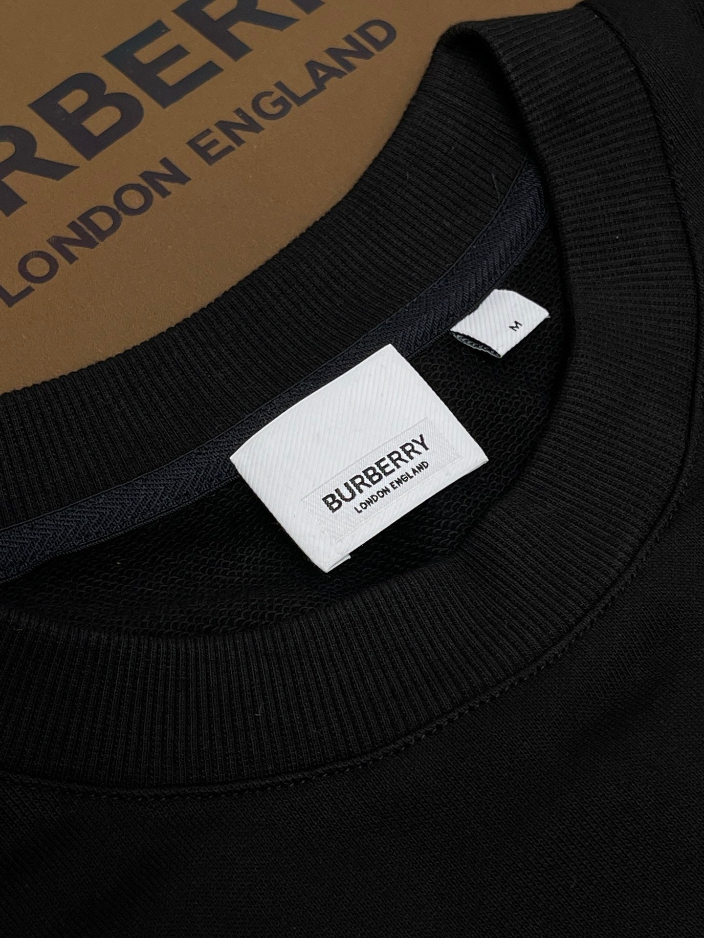 Schwarz-weißes Trikot
