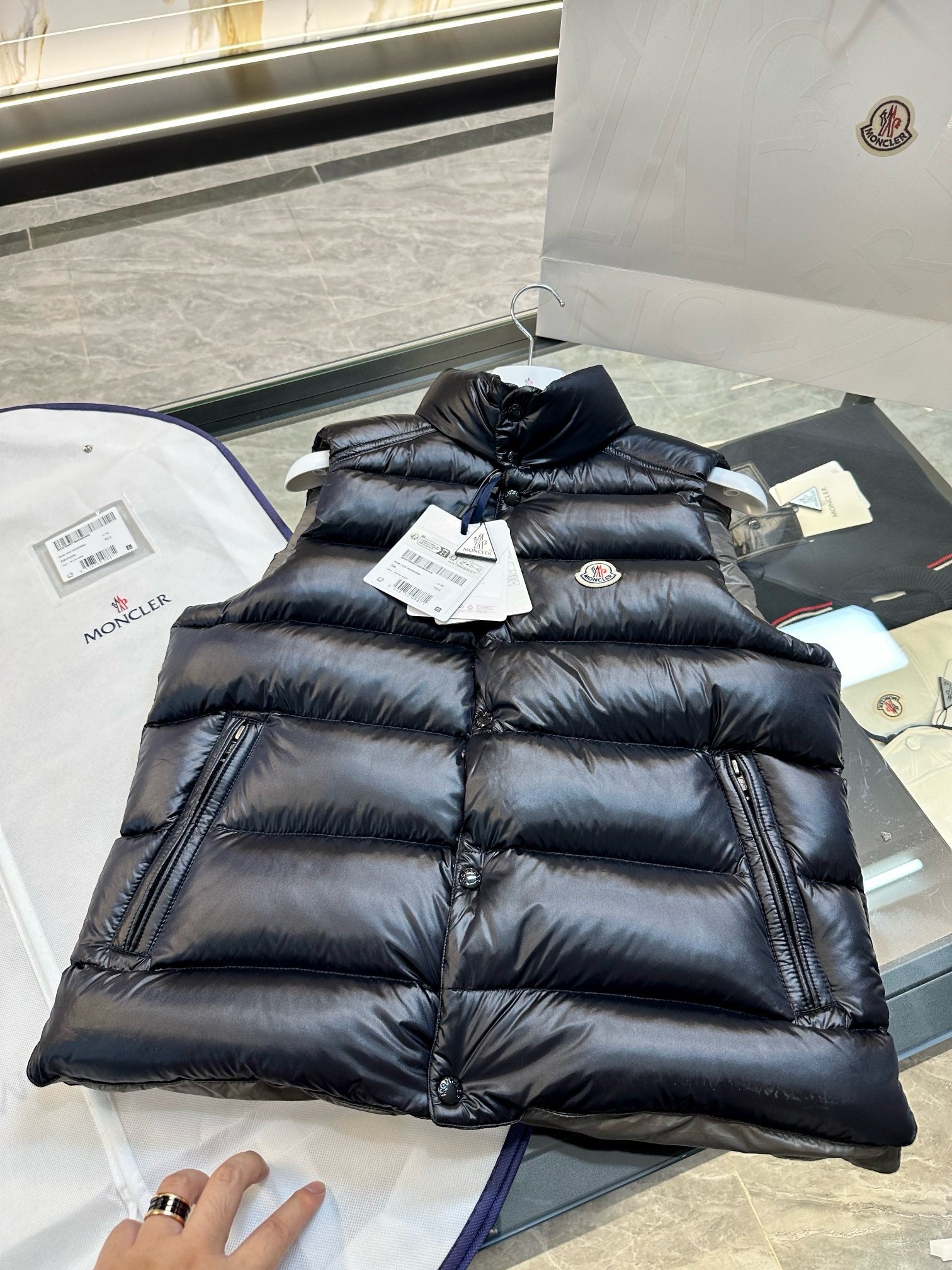Black Vest - FashionHype.xyz