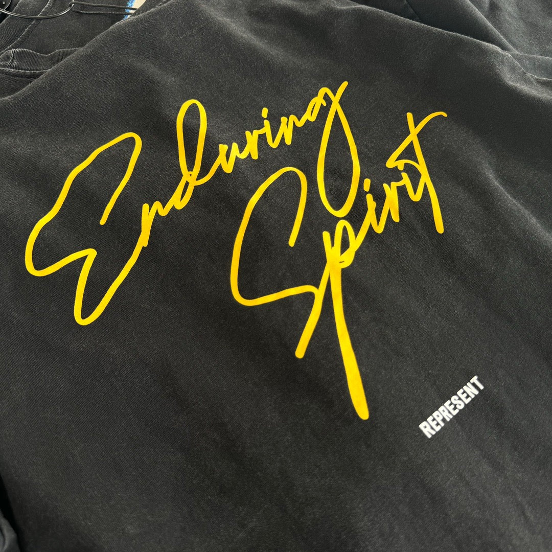 camiseta negra