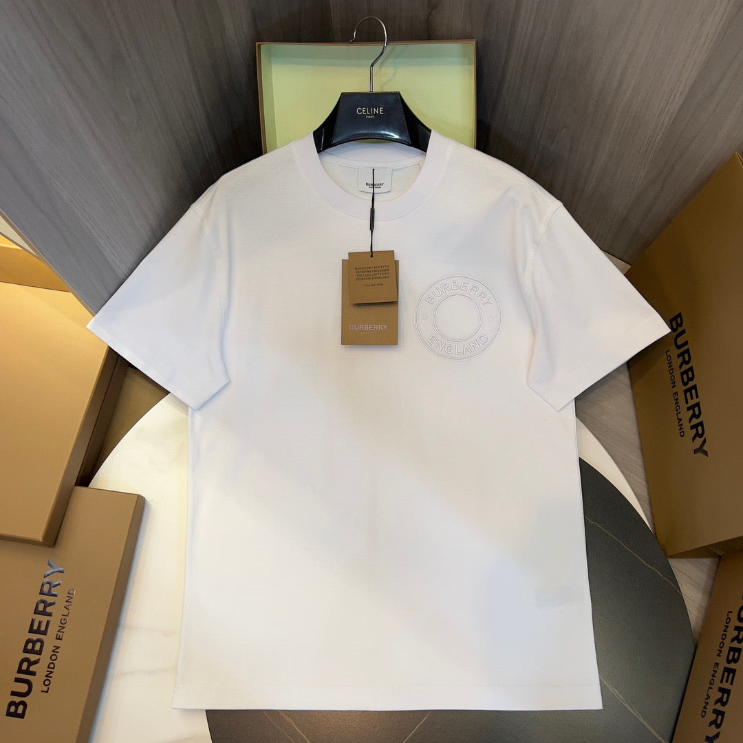 Schwarz-weißes T-Shirt