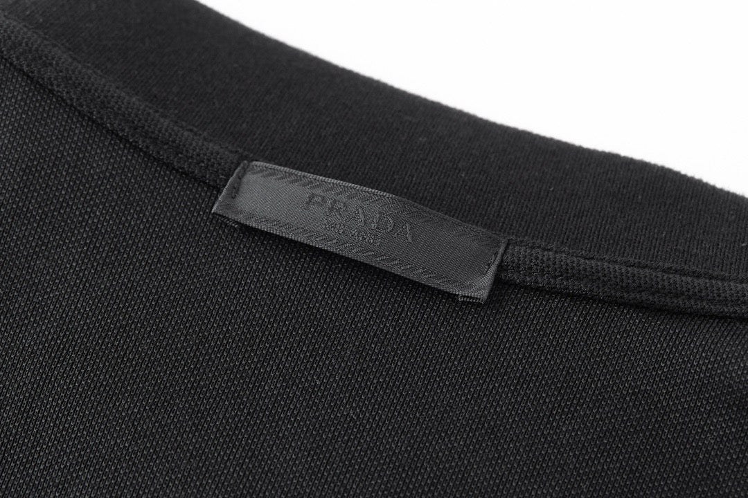 بولو أبيض وأسود