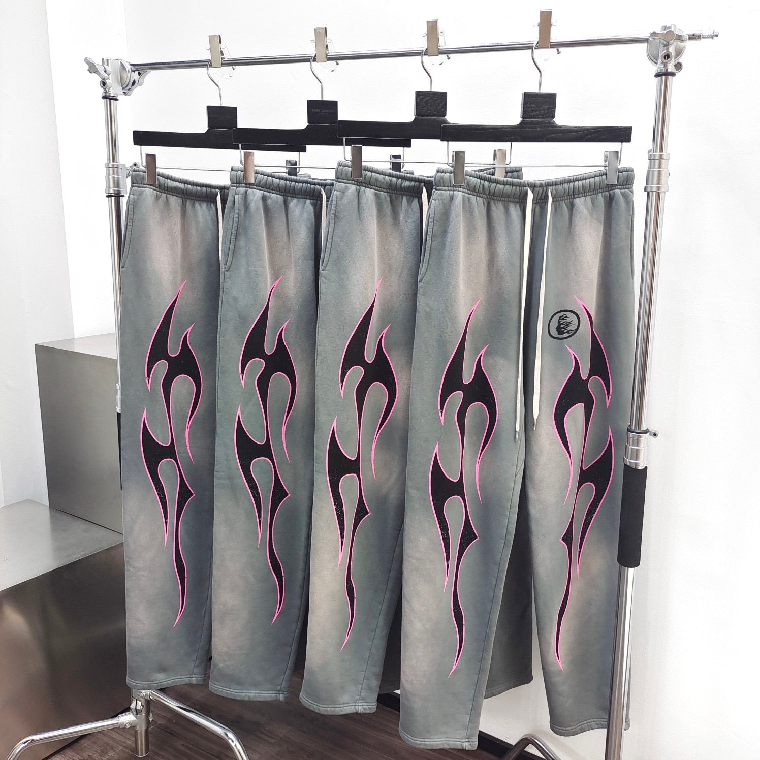 Pantalón gris oscuro