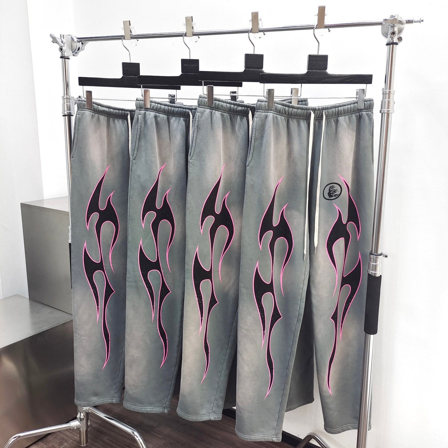 Pantalón gris oscuro