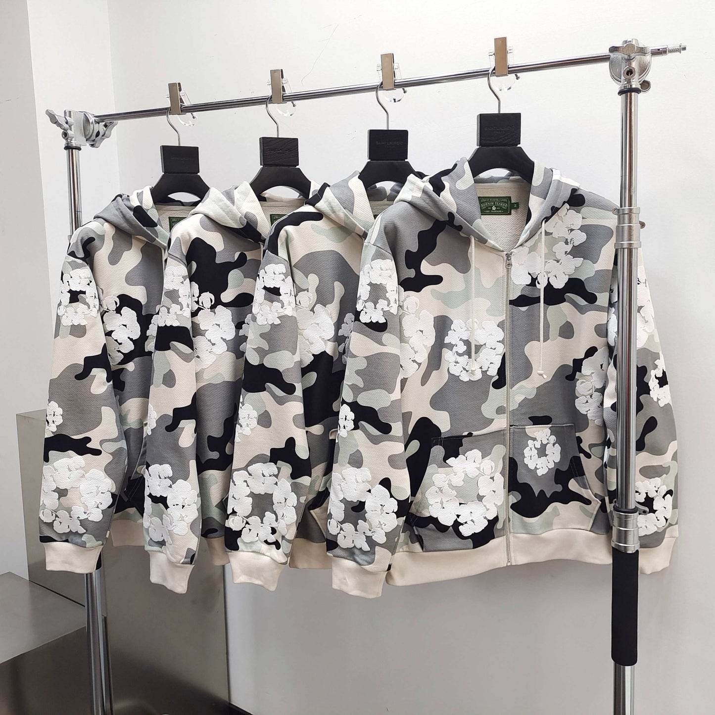 سترة متعددة الألوان