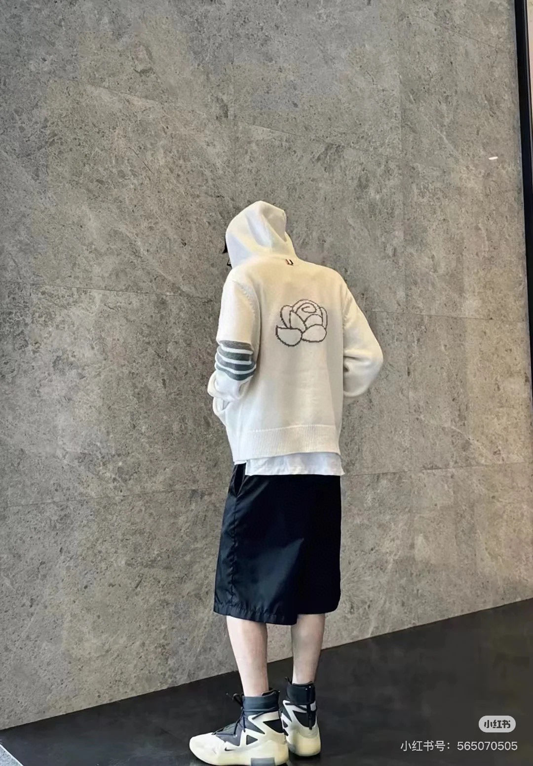 سترة متعددة الألوان