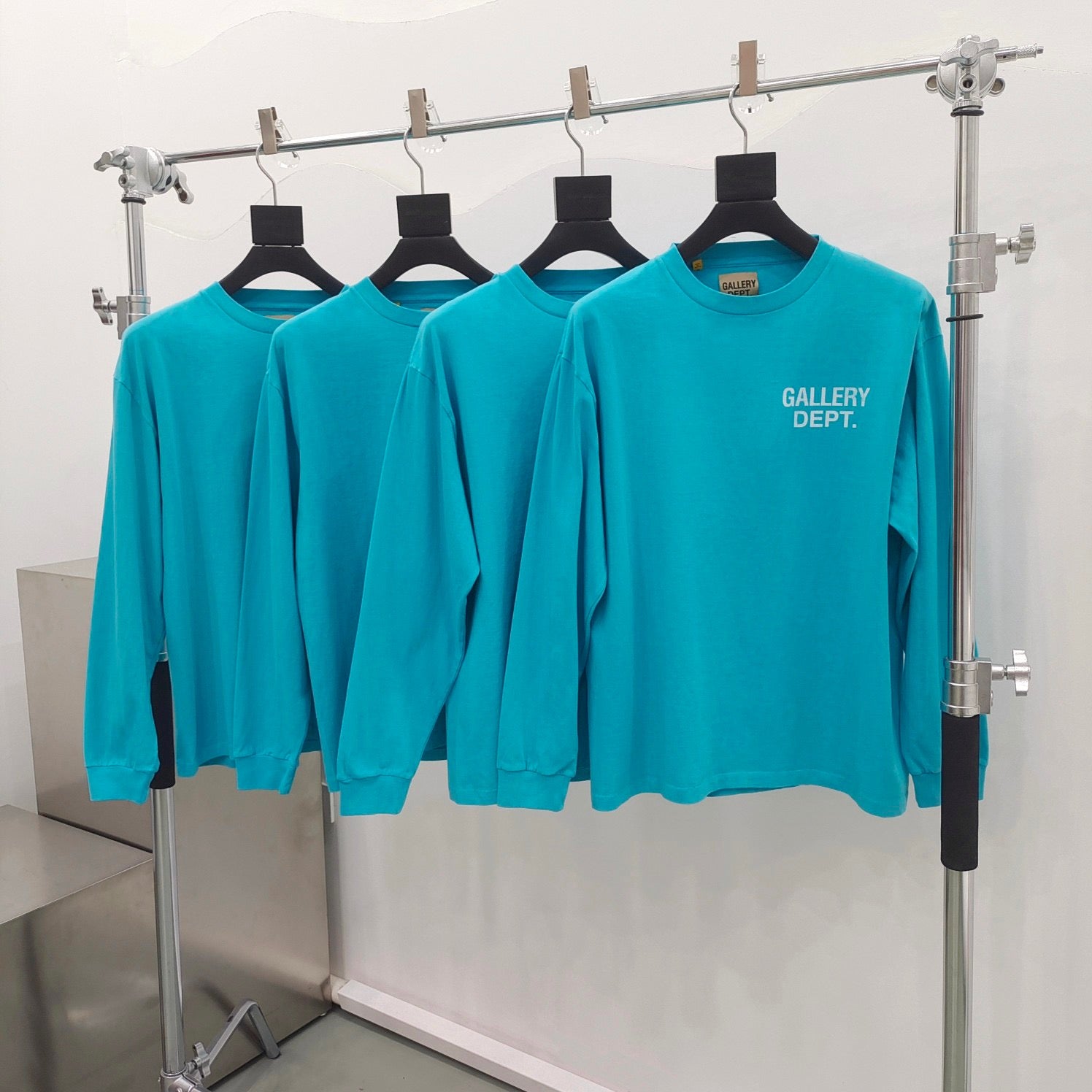 Blaues und himmelblaues Sweatshirt