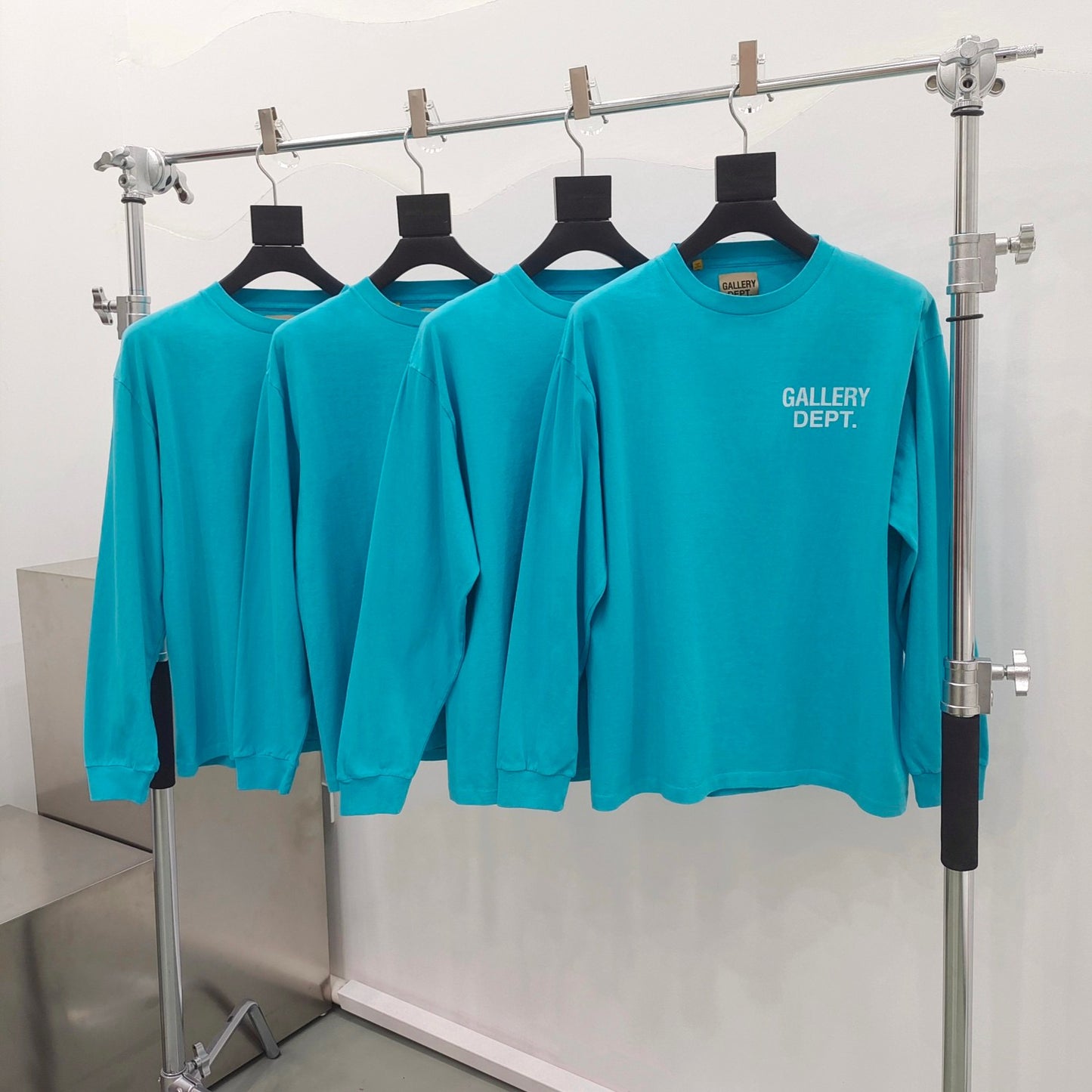 Blaues und himmelblaues Sweatshirt