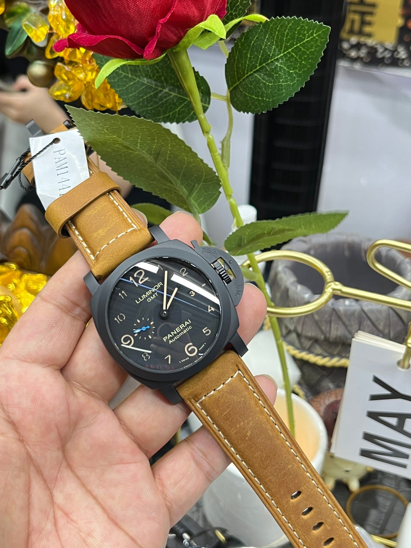Braun-schwarze Uhr
