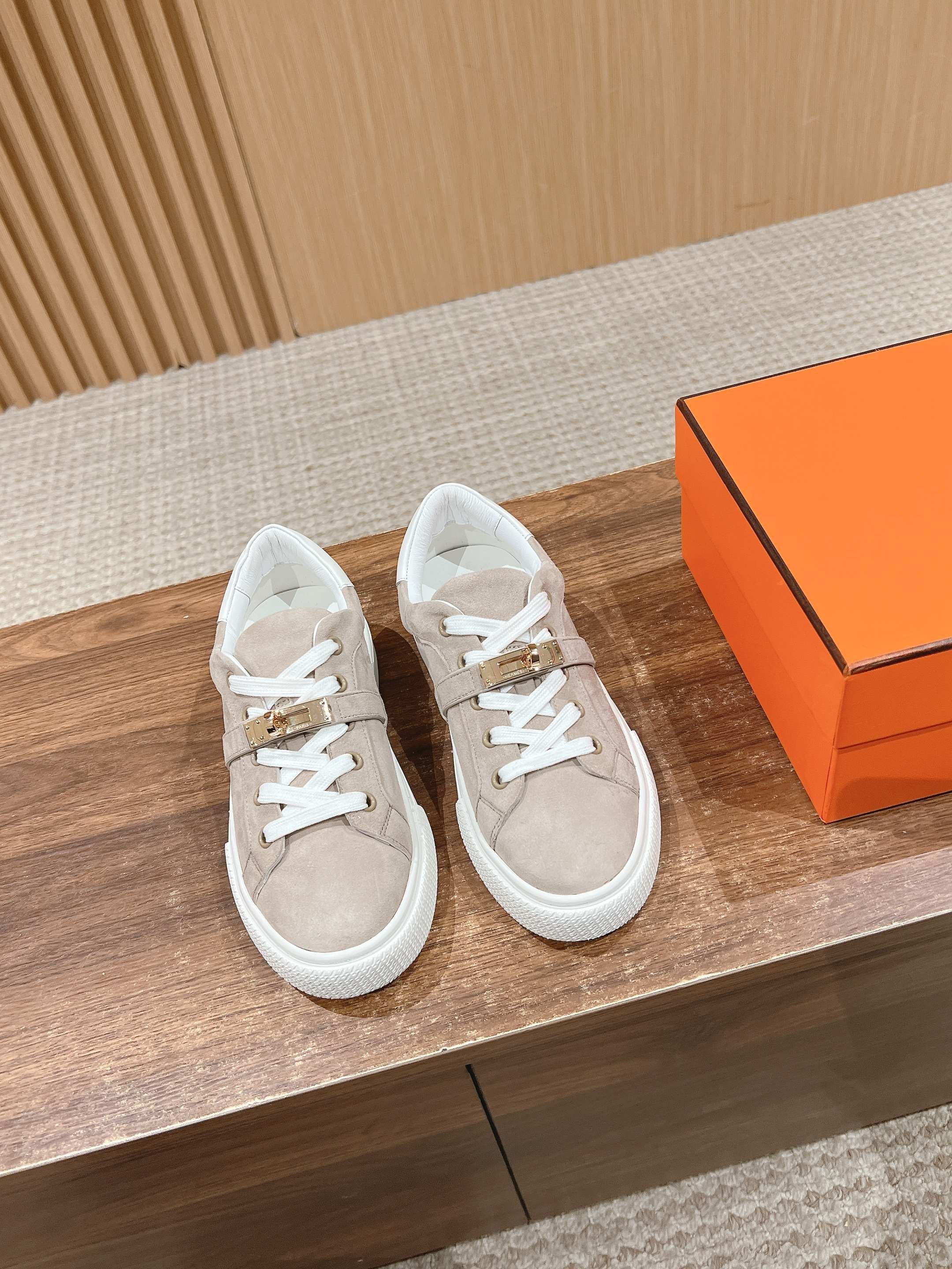 Mehrfarbige Schuhe