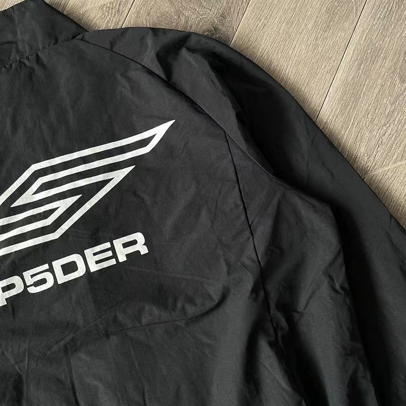 Schwarze und blaue Jacke mit Hose