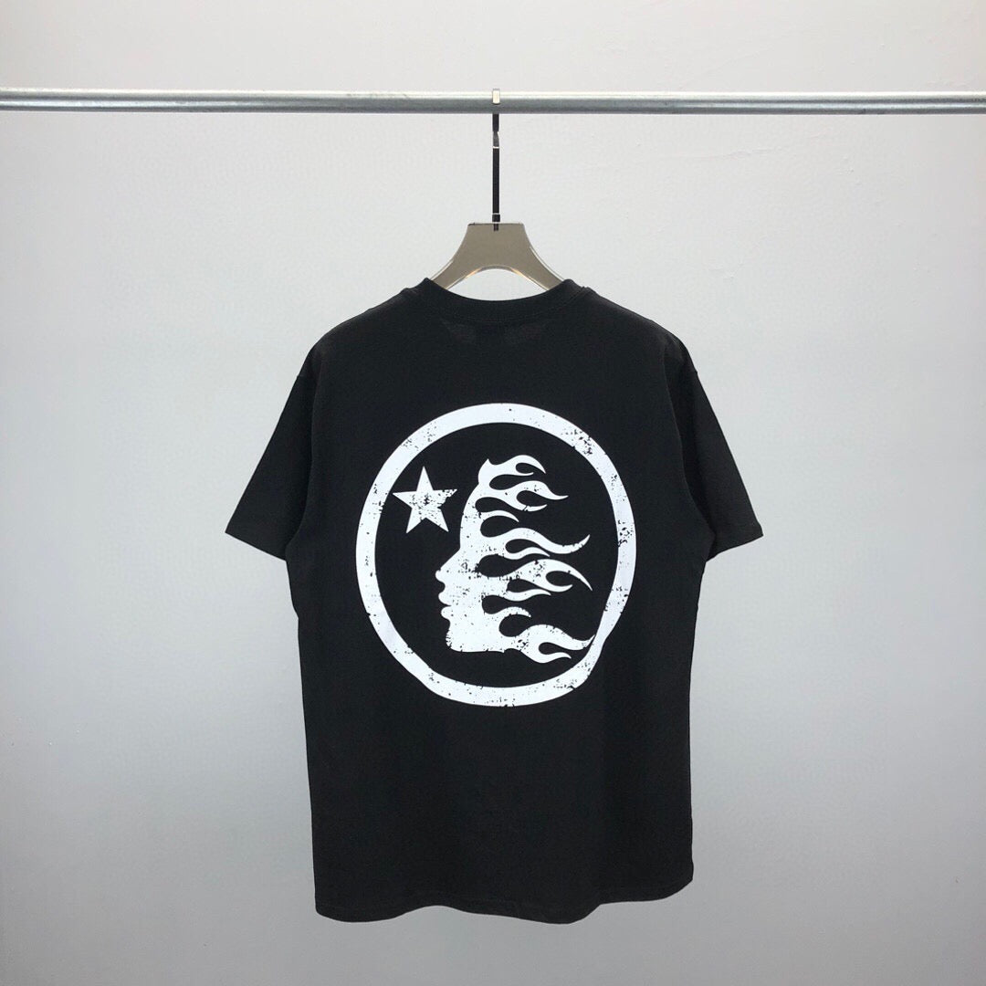 Schwarz-weißes T-Shirt