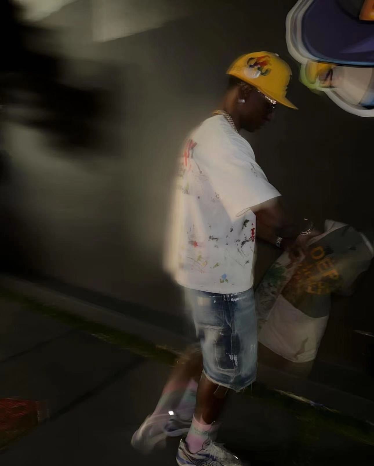 White T-shirt - FashionHype.xyz