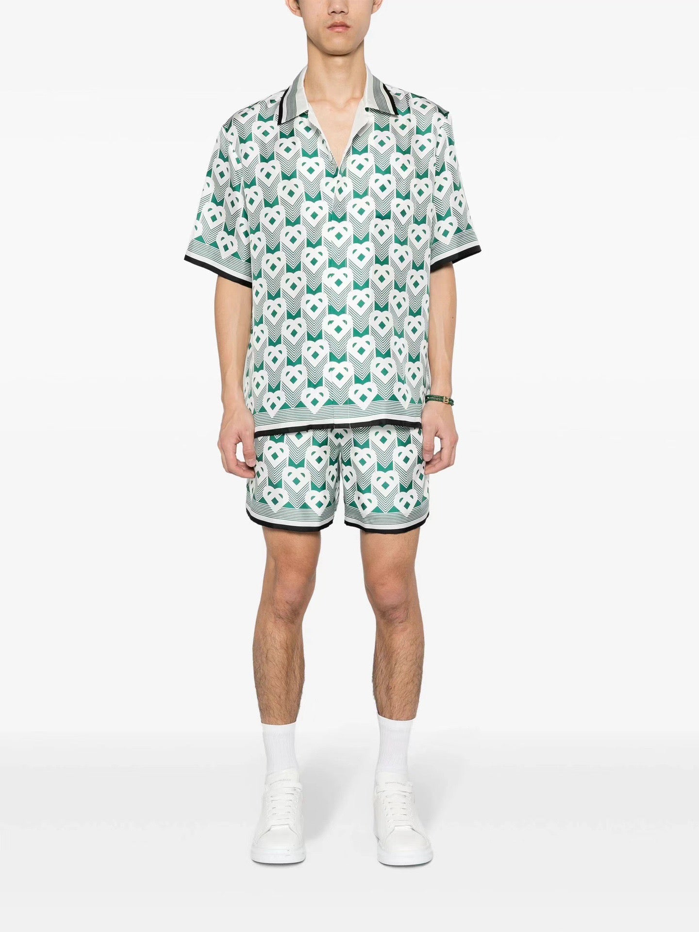 قميص متعدد الألوان