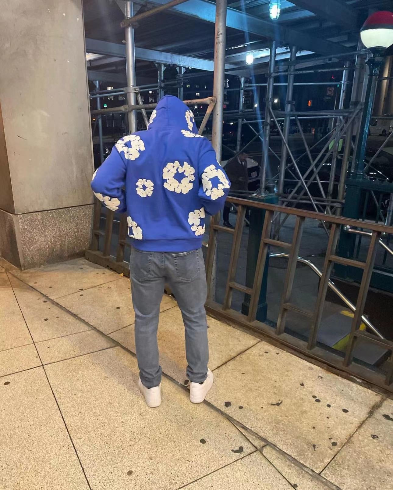 هودي باللونين الوردي والأزرق