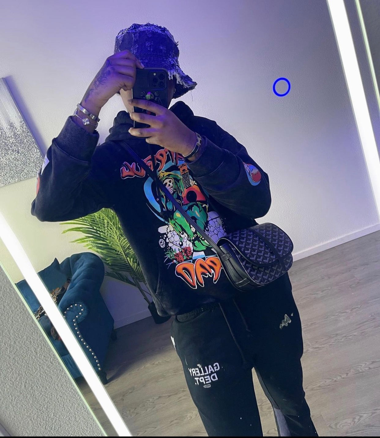 Schwarzgrauer Hoodie