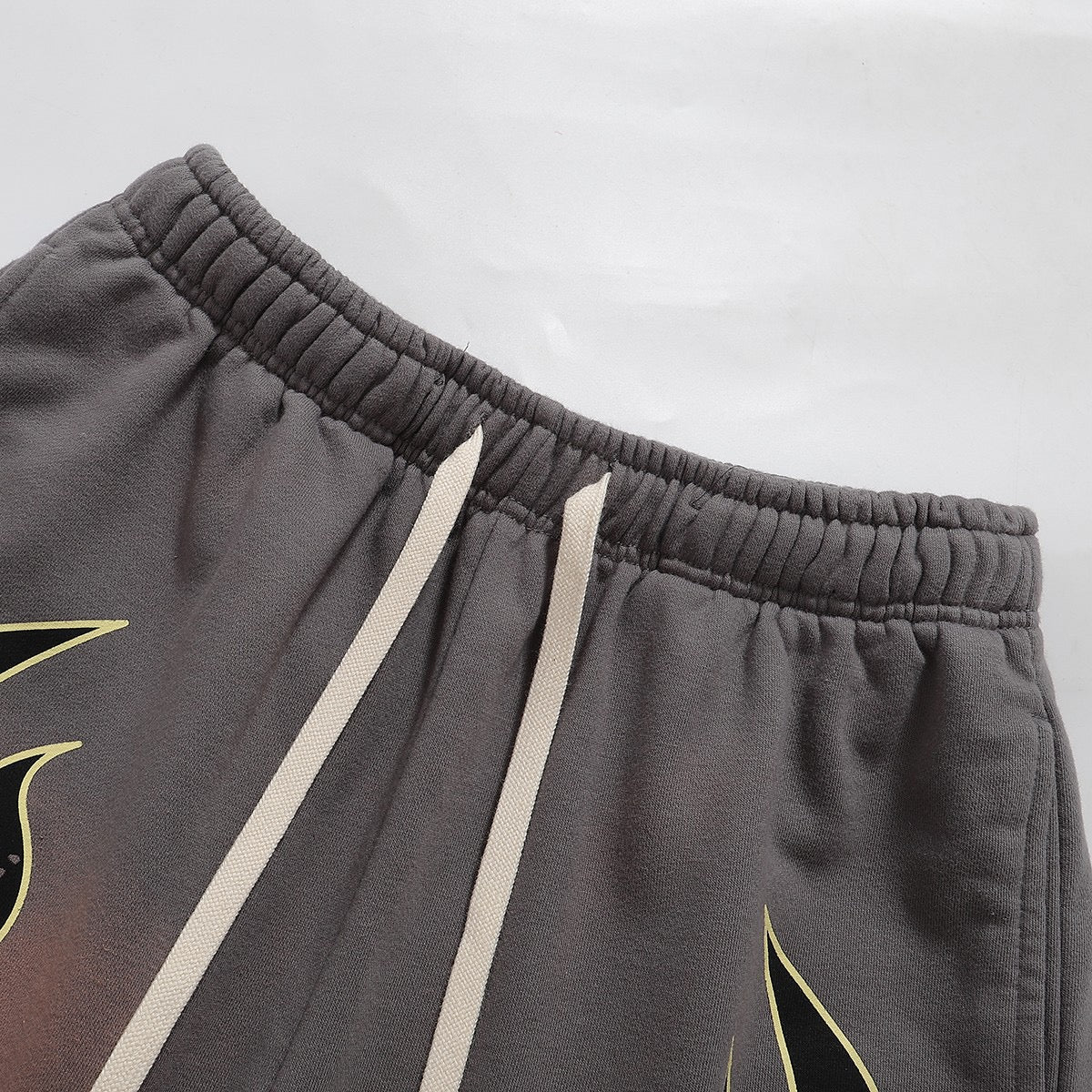 Schwarz, Braun und Pink Short