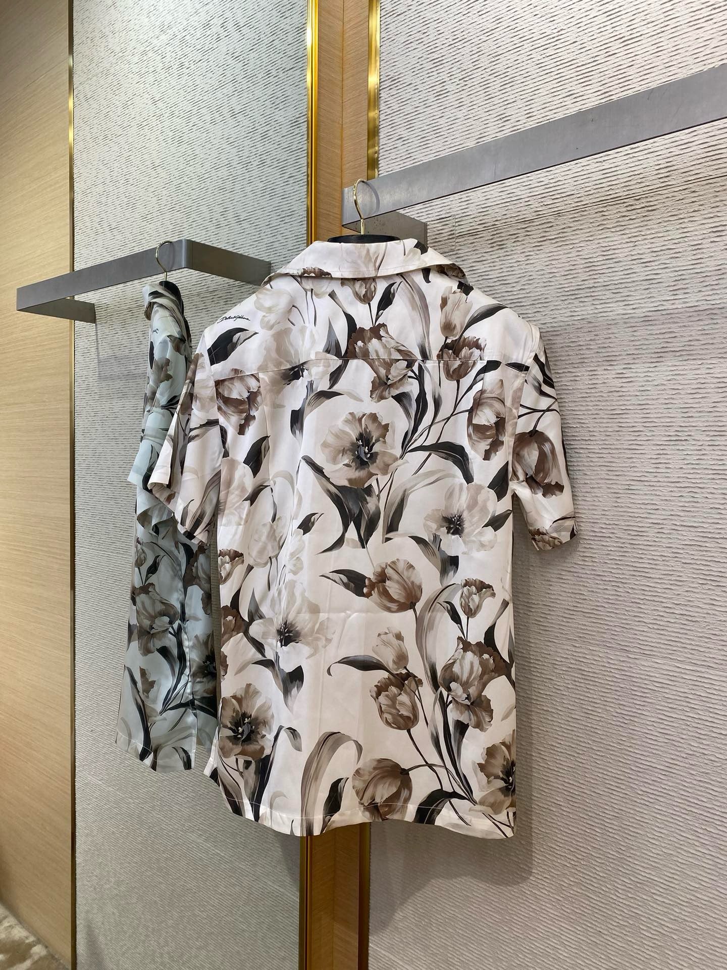 Mehrfarbiges T-Shirt mit Shorts