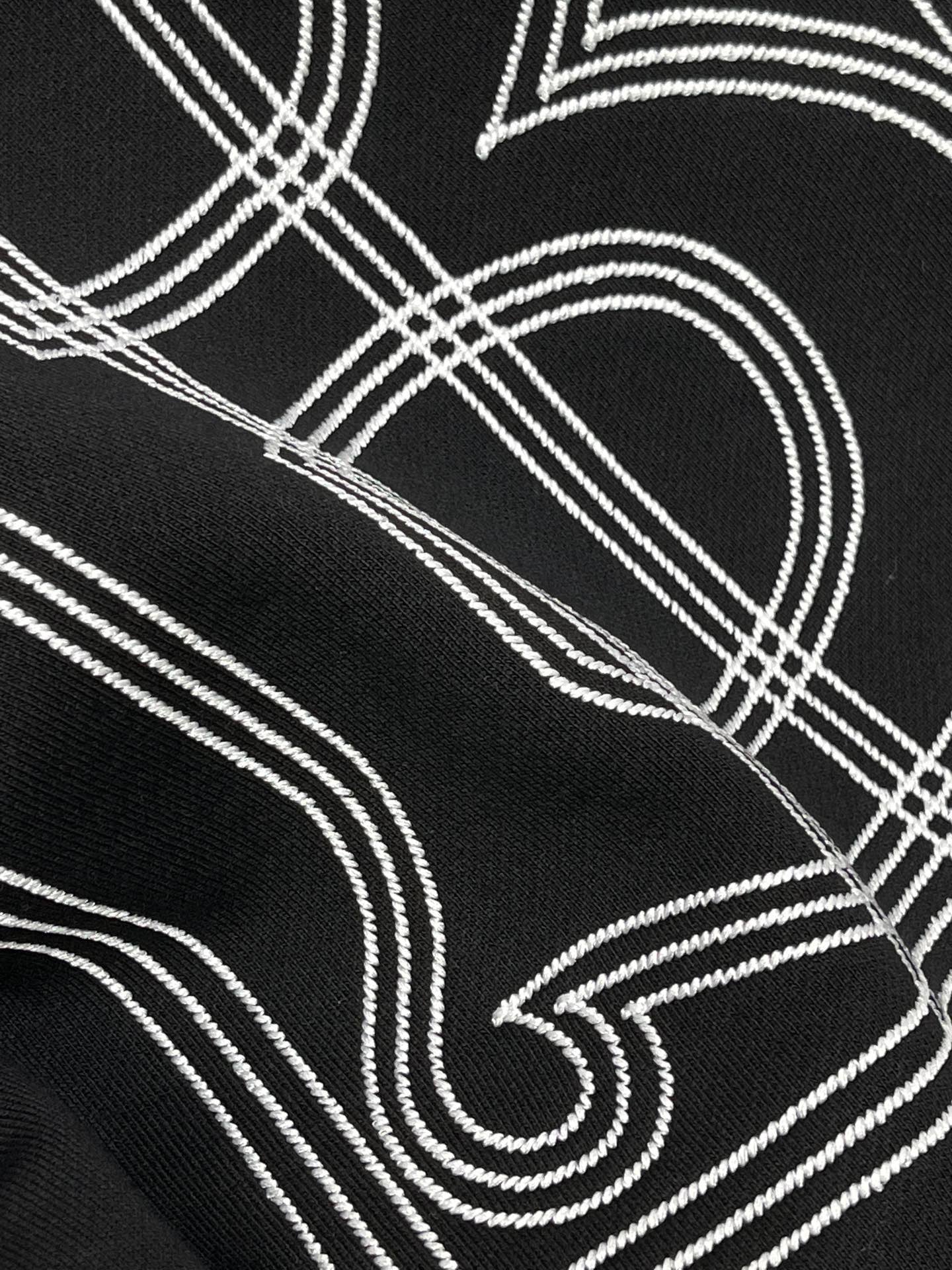 Schwarze und blaue Hose