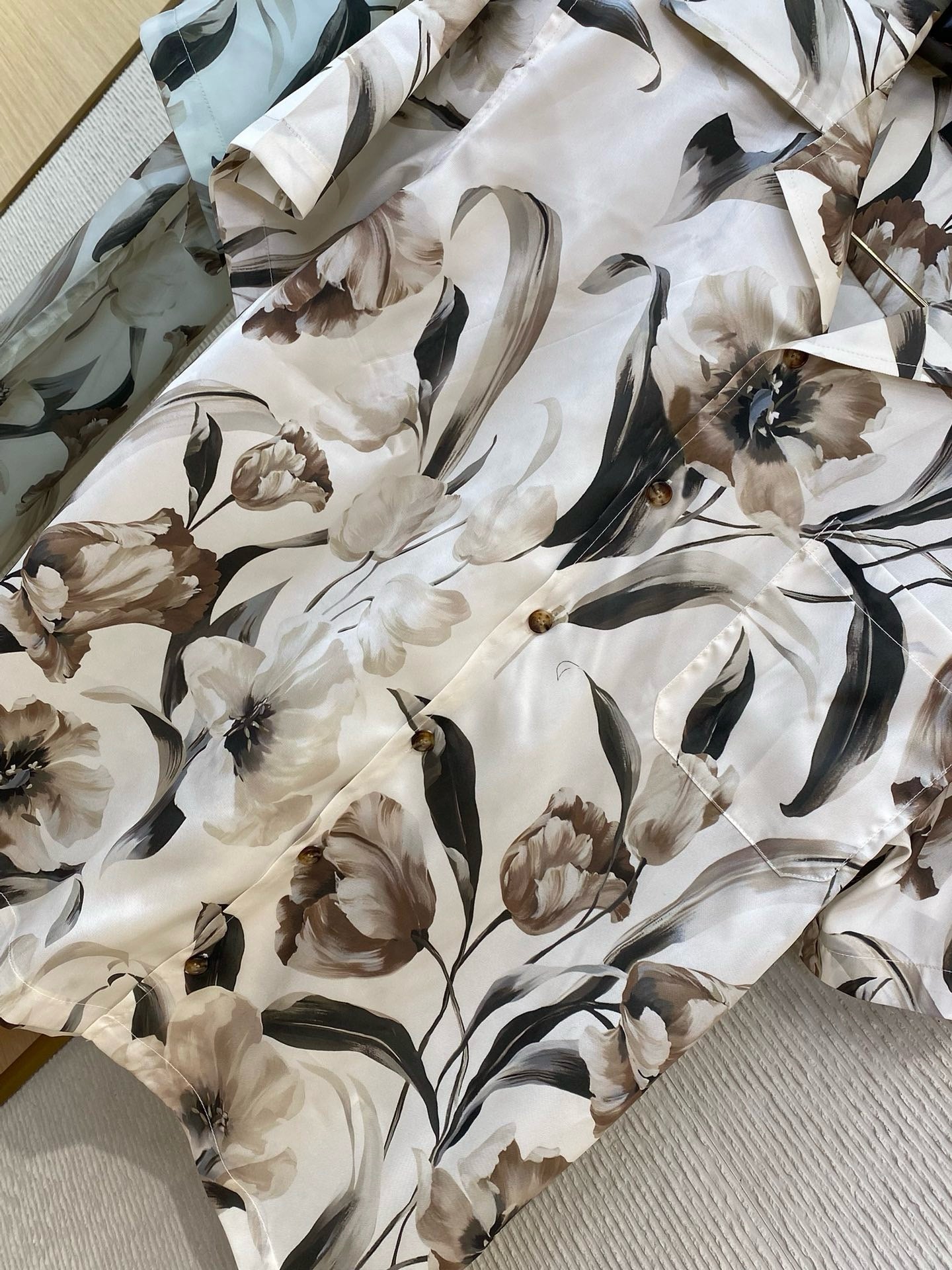 Mehrfarbiges T-Shirt mit Shorts