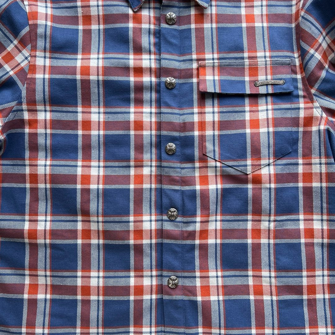 سترة حمراء وزرقاء